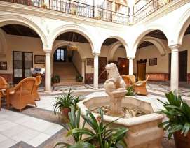 Las mejores habitaciones en Hotel Palacio Marqués de la Gomera. La mayor comodidad con nuestra oferta en Sevilla